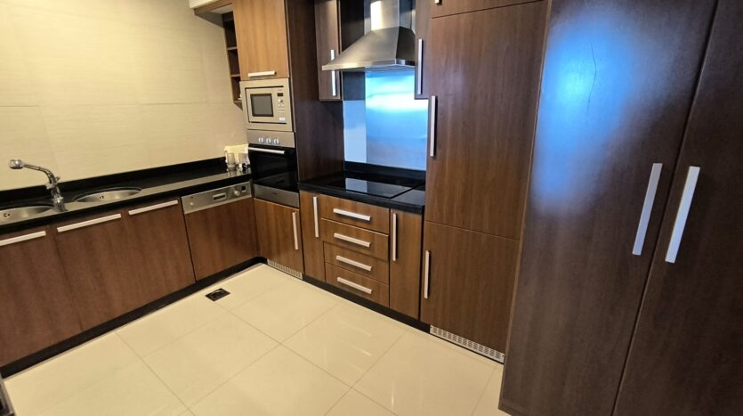 JUFFAIR – LUXURIOUS 3 Bed rooms apartment (SEA VIEW)